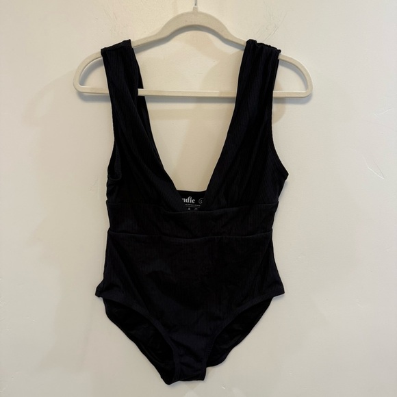 ANDIE The Mykonos Rib One-Piece Swimsuit
Black Size L - Picture 14 of 16